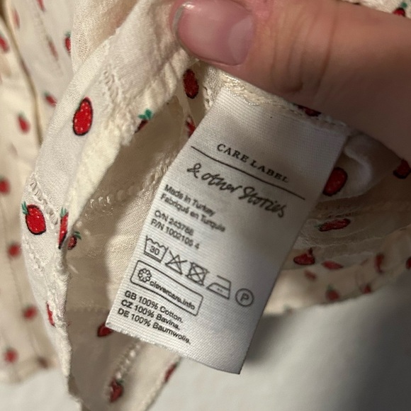 & OTHER STORIES
Print Ruffled Collar Blouse In White W. Tiny Strawberry Print - Picture 5 of 12